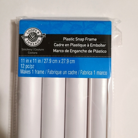 Loops & Threads Plastic Snap Frame - Picture 3 of 3